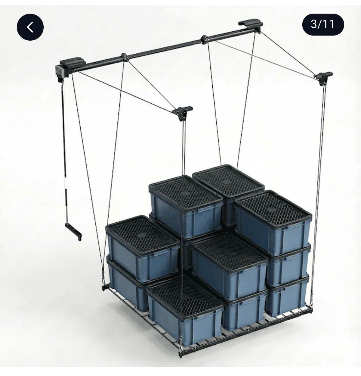 Rack de techo Fleximounts con contenedores plásticos apilados