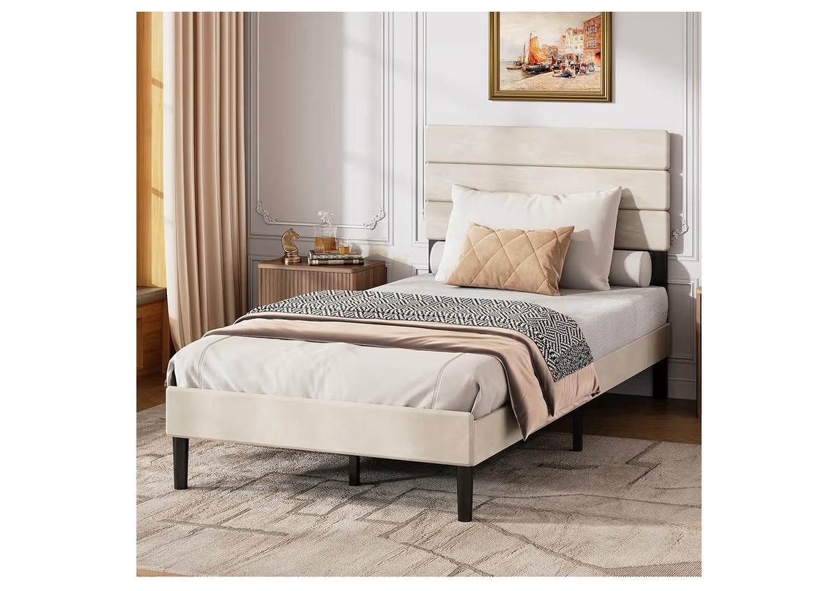 Cama twin tapizada beige armada con ropa de cama en un dormitorio elegante