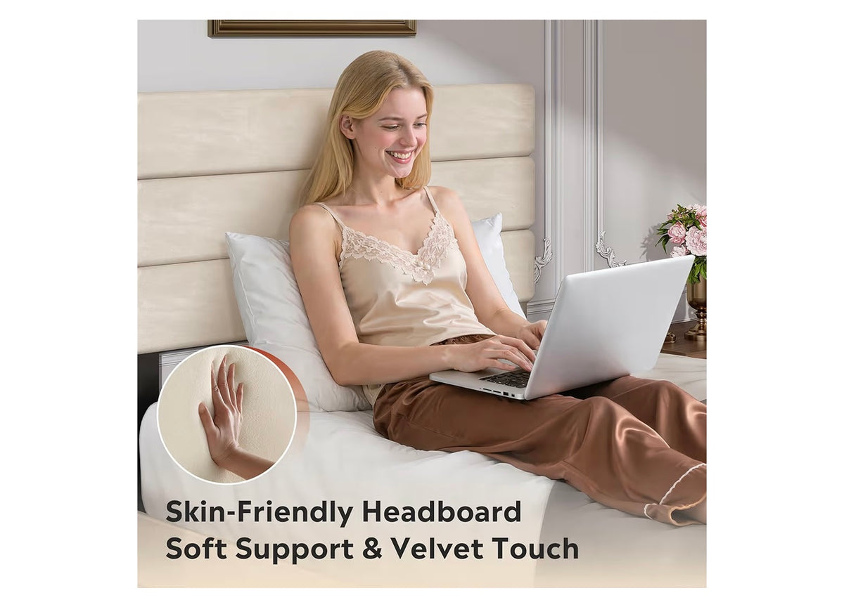 Persona sentada usando laptop sobre cama twin beige con cabecera suave al tacto